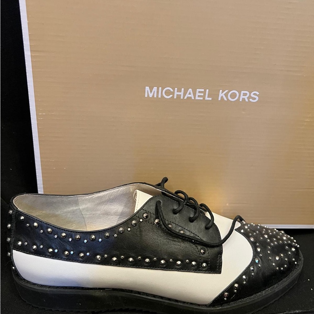 Michael Kors Black and White lace up loafers